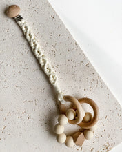 Charger l'image dans la galerie, Attache-tétine macramé - crème