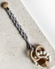 Charger l'image dans la galerie, Attache-tétine macramé - gris clair